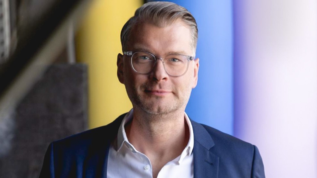 "Vertrauen ist und bleibt die wertvollste Währung jeder Marke" - Oliver Schattmaier ist Chief Commercial Officer bei der Möbel Pfister AG in Suhr und verantwortet dort die Bereiche E-Commerce, Marketing sowie POS-Management - Quelle: Möbel Pfister